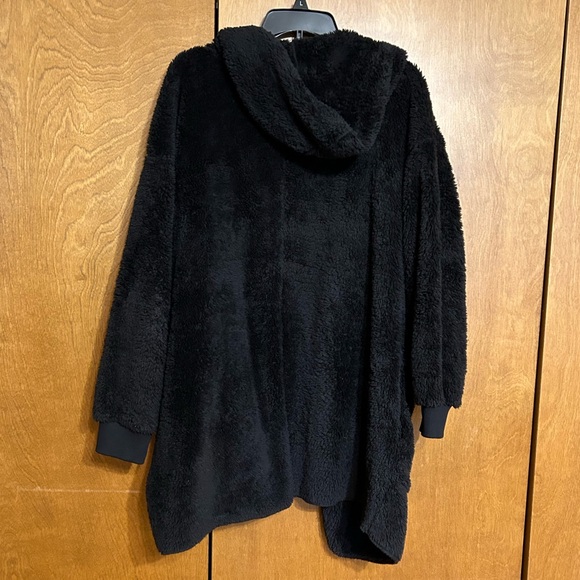 Like new! Amazon $38 Fuzzy hooded open front fleece w/ 2 pockets L Wore once! - Picture 8 of 11